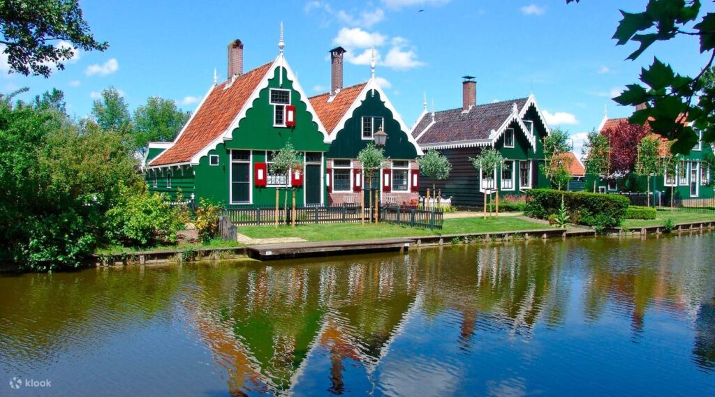 Volendam,Edam,andZaanseSchansDayTourfromAmsterdam