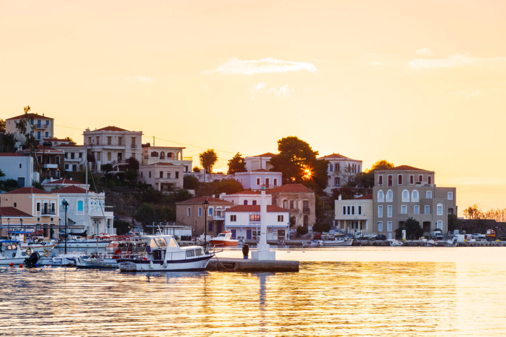 Inouses,,Greece,-,November,10,,2017:,Early,Morning,View,Of