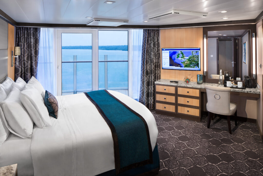 AquaTheater Suite w/Balcony Cat. A4 - Bedroom - Room #14330 Deck 14 Aft Portside
Harmony of the Seas - Royal Caribbean International