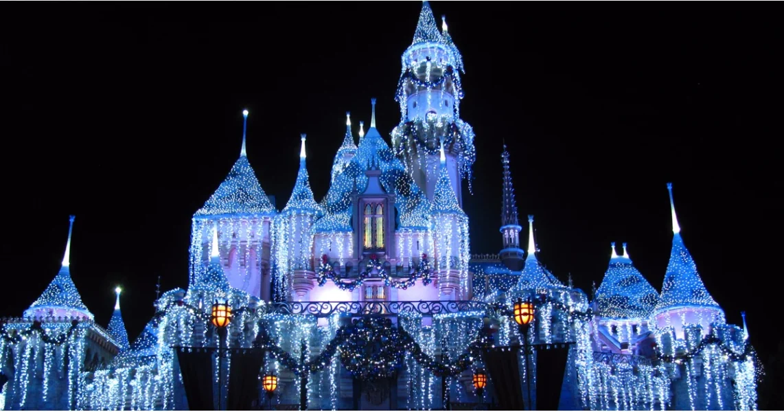 paris-winter-disneyland-christmas-lighting